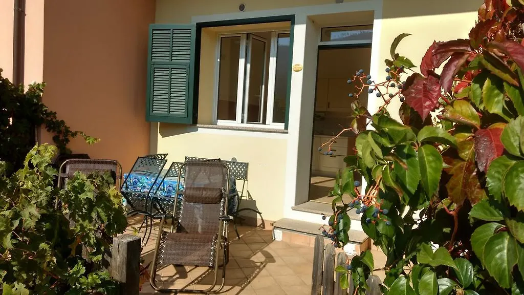 Agriturismo Le Collinette Villanova d'Albenga Lantgård